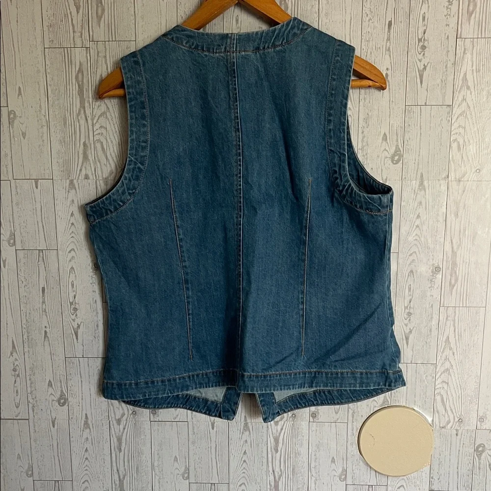 Time and Tru Light Blue Denim Round-Neck Button Top - Picture 3 of 3